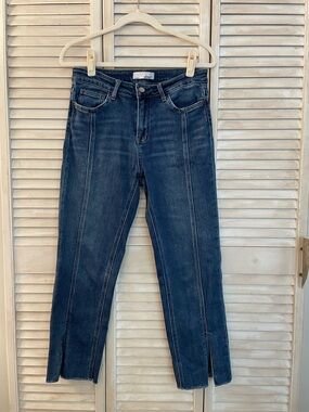 Vervet Cropped Dark Denim with Front Seam Detail and Slit Women’s Size 27